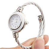 Relógio  com Bracelete de Metal